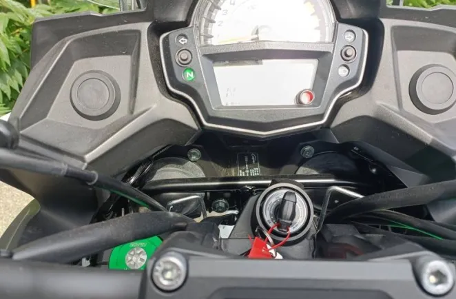 KAWASAKI 650 + top case BRIADAGE POSSIBLE