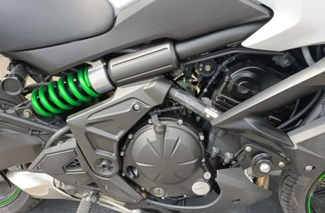 KAWASAKI 650 + top case BRIADAGE POSSIBLE