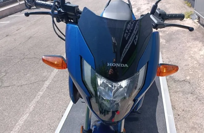 HONDA 125 F 1er main etat neuf a saisir