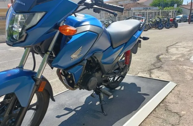 HONDA 125 F 1er main etat neuf a saisir
