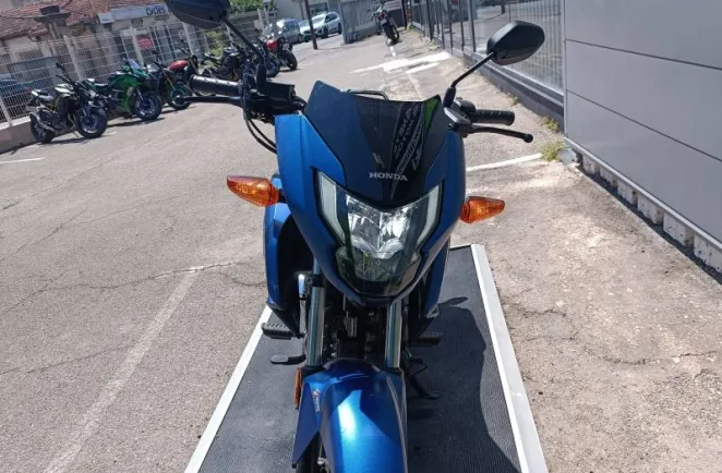 HONDA 125 F 1er main etat neuf a saisir