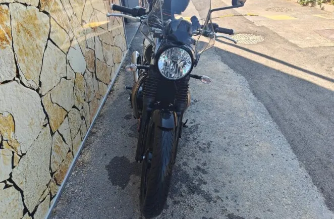 TRIUMPH 900
