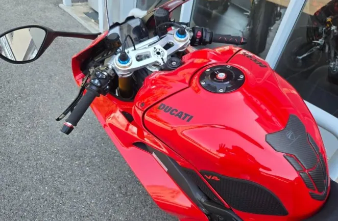 DUCATI V4 S