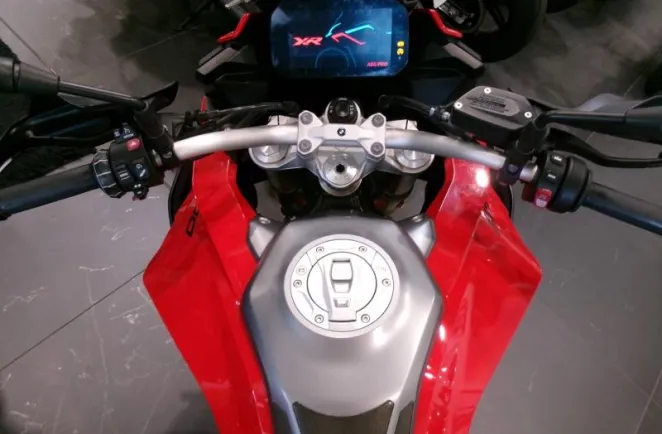 BMW F 900 XR A2