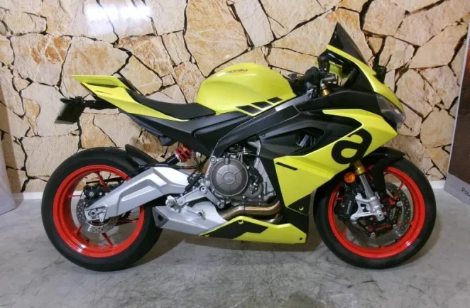 APRILIA RS 660 2025 105cv + RIZOMA
