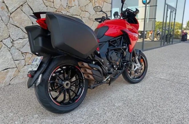 MV-AGUSTA Veloce 800 rosso + options