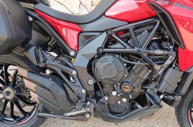 MV-AGUSTA Veloce 800 rosso + options