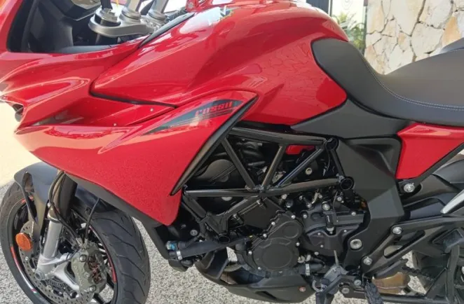 MV-AGUSTA Veloce 800 rosso + options
