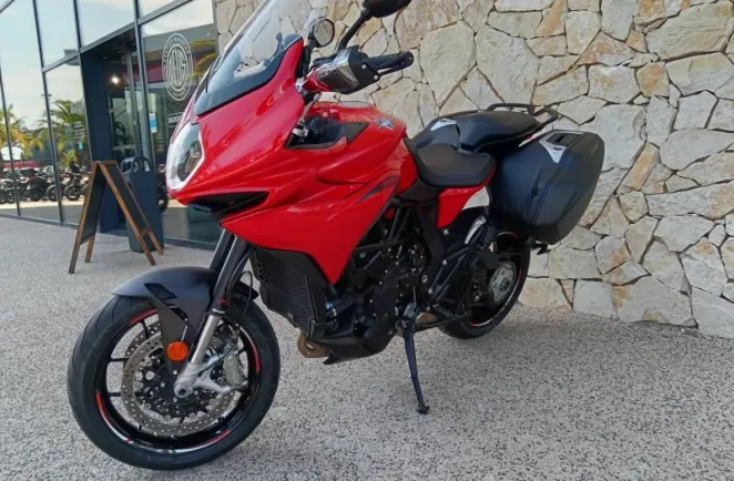 MV-AGUSTA Veloce 800 rosso + options
