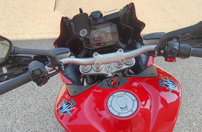 MV-AGUSTA Veloce 800 rosso + options