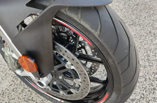 MV-AGUSTA Veloce 800 rosso + options