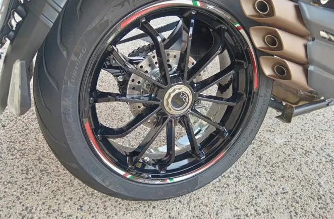 MV-AGUSTA Veloce 800 rosso + options