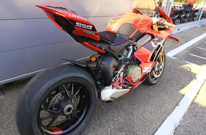 DUCATI PANIGALE V4 S 2024 EQUIPEE PISTE + CARENAGES ORIGINE GARANTIE 1AN