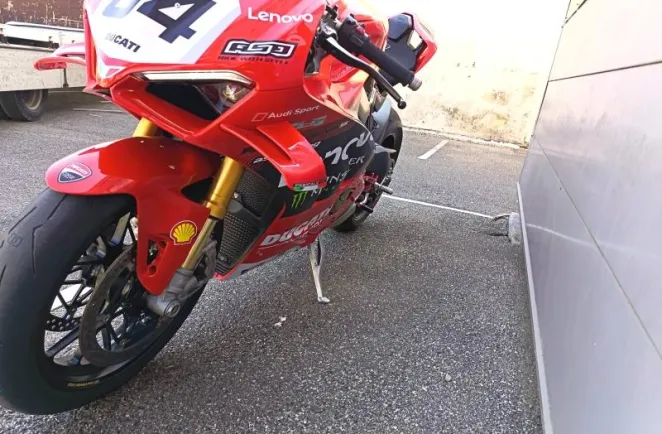 DUCATI PANIGALE V4 S 2024 EQUIPEE PISTE + CARENAGES ORIGINE GARANTIE 1AN