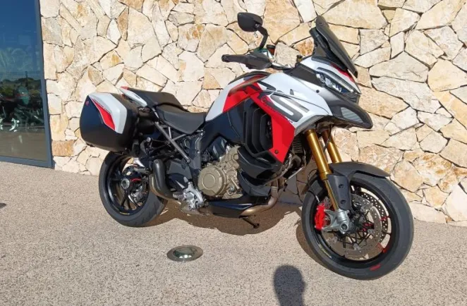 DUCATI V4 RS avec Top case et valises Ducati