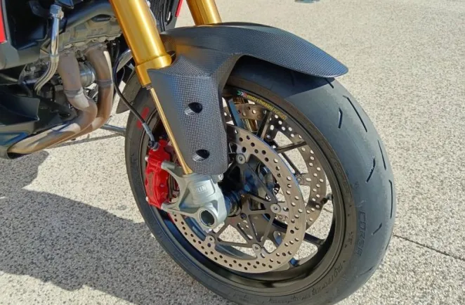 DUCATI V4 RS avec Top case et valises Ducati