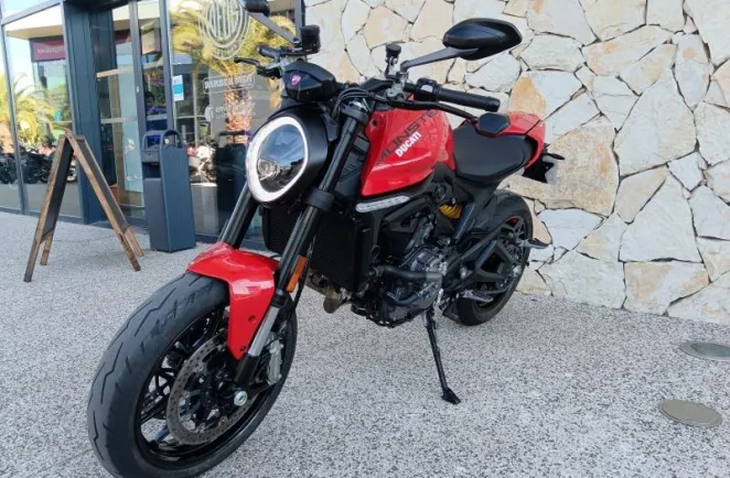 DUCATI Monster 937
