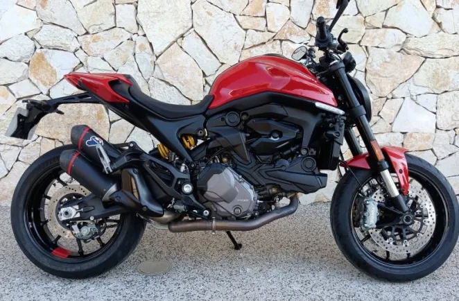 DUCATI Monster 937