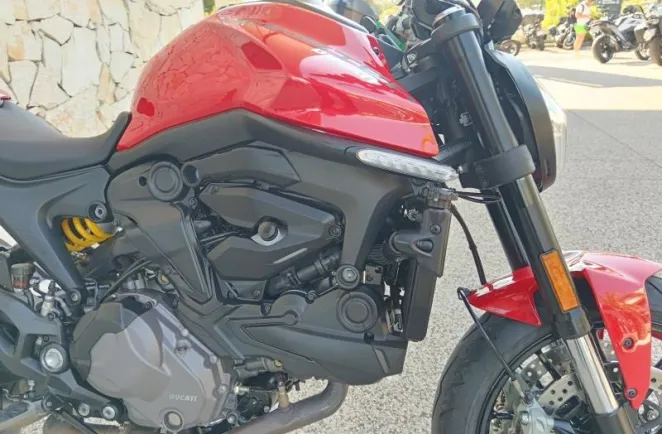 DUCATI Monster 937