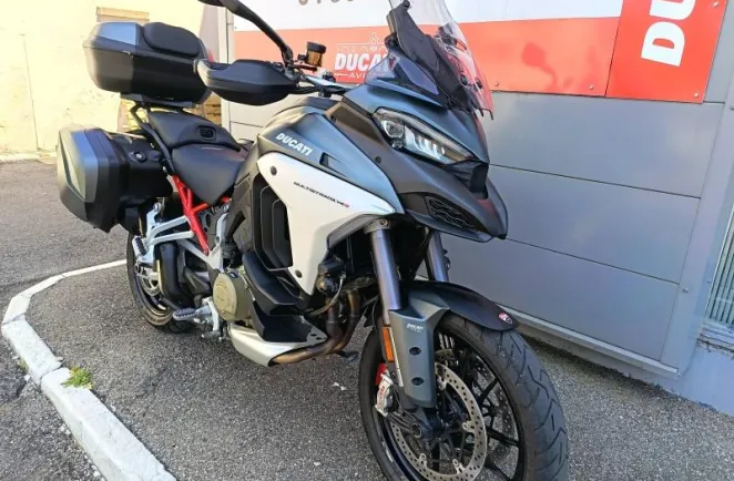 DUCATI Multistrada V4 S Travel & Radar 1ère main 4700 kms ! Ligne complète, Top case etc... gar