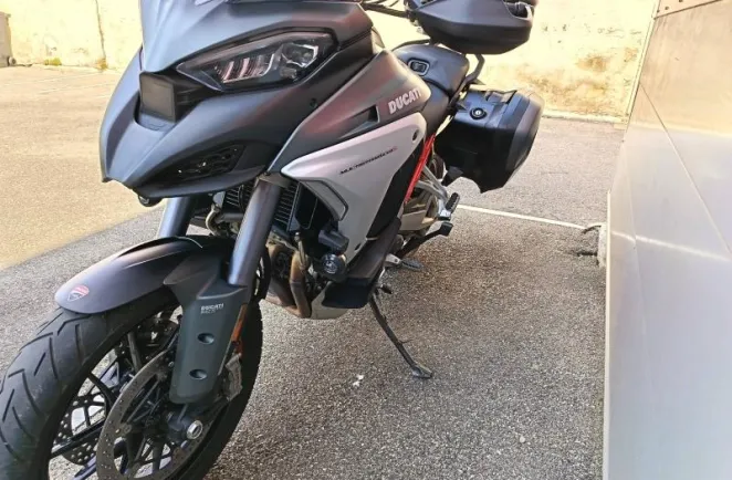 DUCATI Multistrada V4 S Travel & Radar 1ère main 4700 kms ! Ligne complète, Top case etc... gar