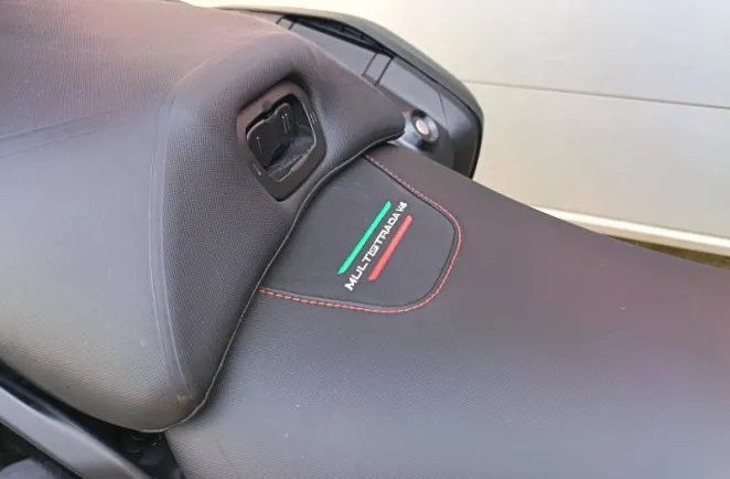 DUCATI Multistrada V4 S Travel & Radar 1ère main 4700 kms ! Ligne complète, Top case etc... gar