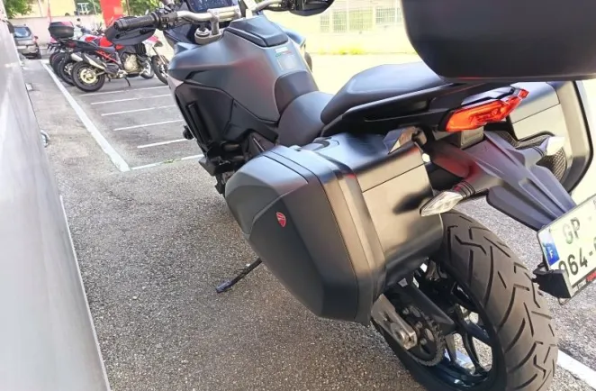 DUCATI Multistrada V4 S Travel & Radar 1ère main 4700 kms ! Ligne complète, Top case etc... gar