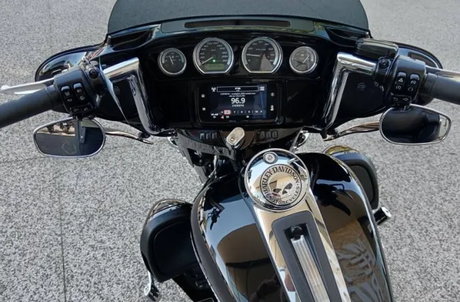 HARLEY-DAVIDSON 1868 Noir + pot
