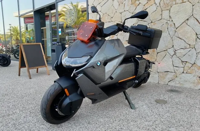 BMW CE04 15kw 20cv finition pro + top case