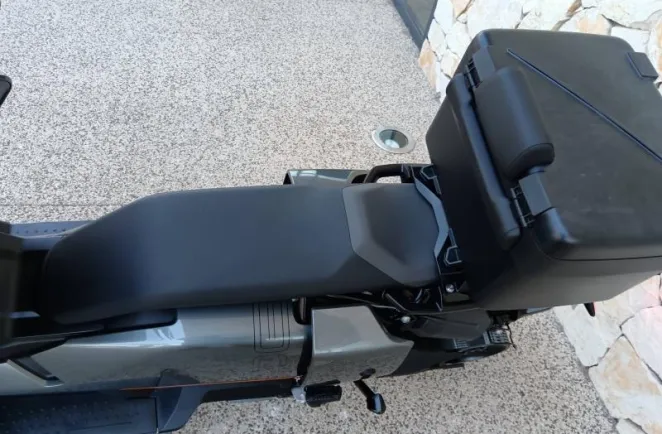 BMW CE04 15kw 20cv finition pro + top case