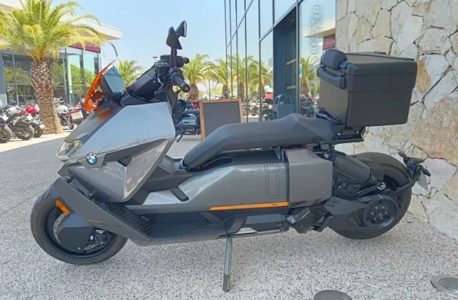 BMW CE04 15kw 20cv finition pro + top case