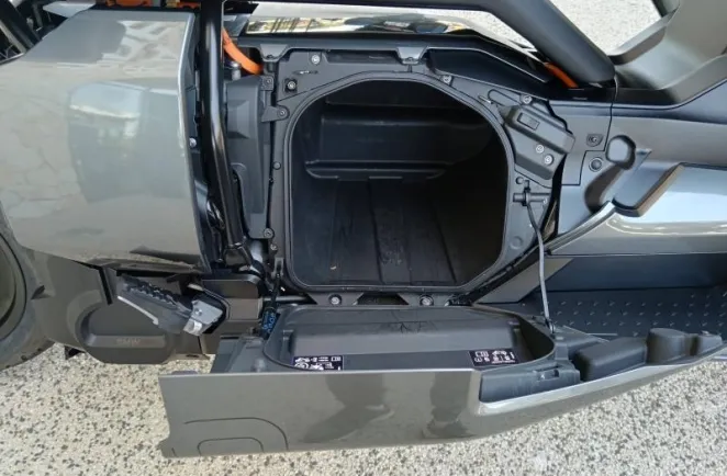 BMW CE04 15kw 20cv finition pro + top case