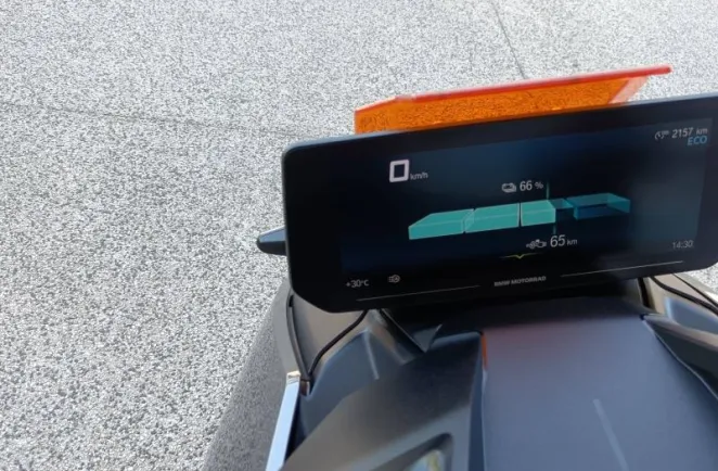 BMW CE04 15kw 20cv finition pro + top case