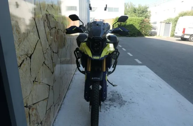 SUZUKI 800 DE + Options