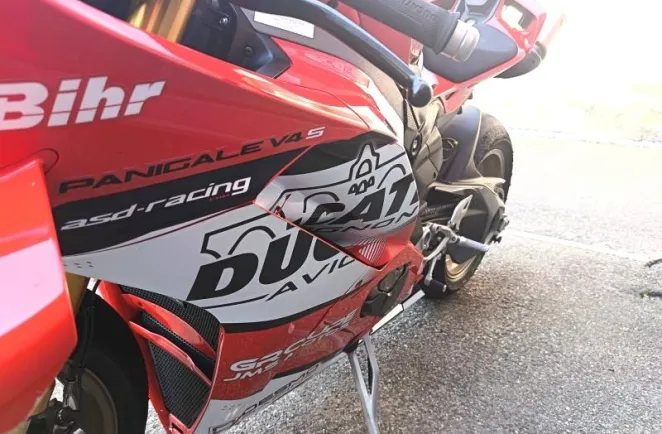 DUCATI Panigale V4 S mod 2025 1ère main- ligne complète