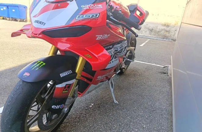 DUCATI Panigale V4 S mod 2025 1ère main- ligne complète