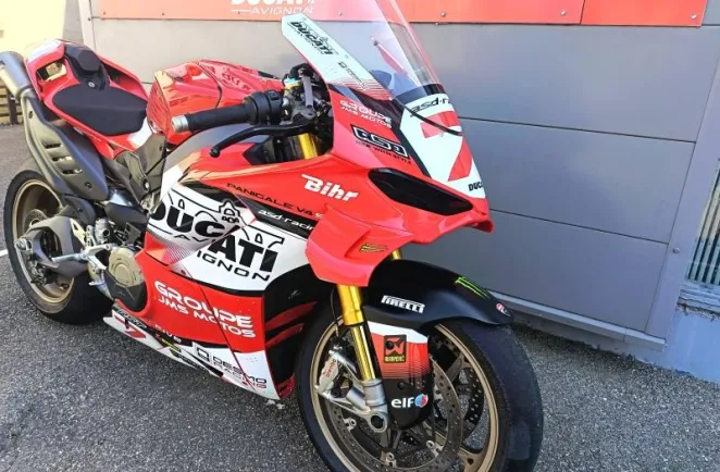DUCATI Panigale V4 S mod 2025 1ère main- ligne complète