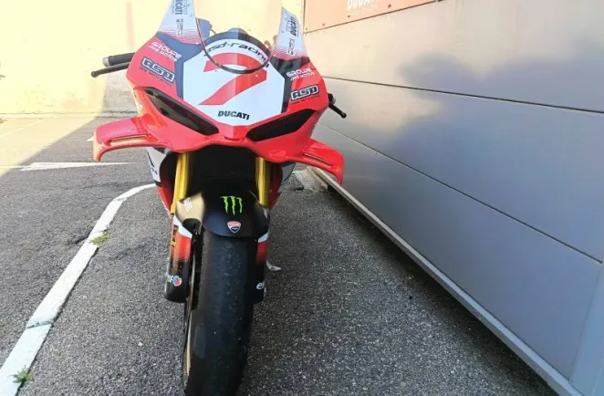 DUCATI Panigale V4 S mod 2025 1ère main- ligne complète