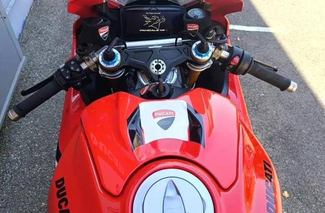 DUCATI Panigale V4 S mod 2025 1ère main- ligne complète