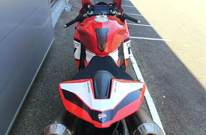 DUCATI Panigale V4 S mod 2025 1ère main- ligne complète