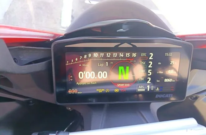 DUCATI Panigale V4 S mod 2025 1ère main- ligne complète