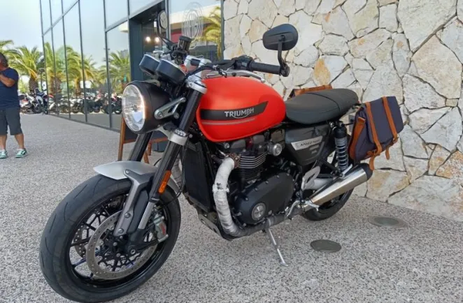 TRIUMPH Speed Twin 1200 + sacoches