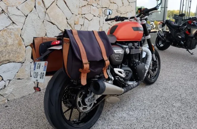 TRIUMPH Speed Twin 1200 + sacoches