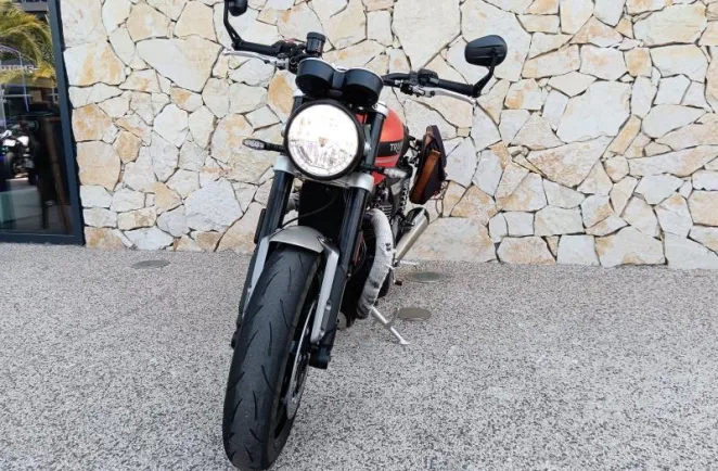 TRIUMPH Speed Twin 1200 + sacoches