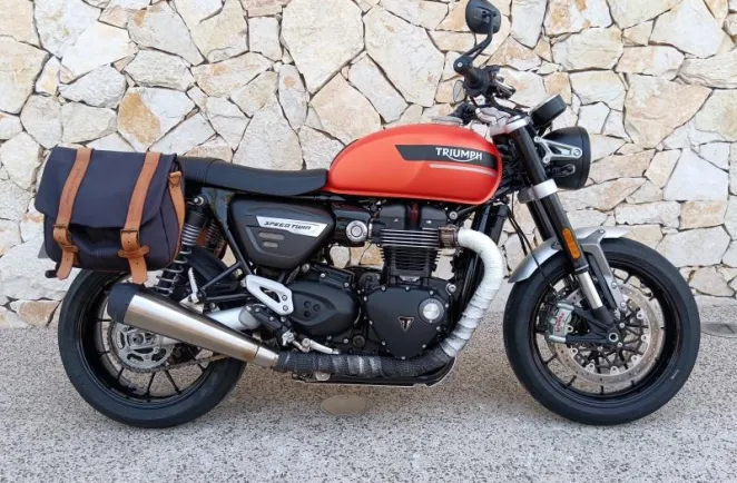 TRIUMPH Speed Twin 1200 + sacoches