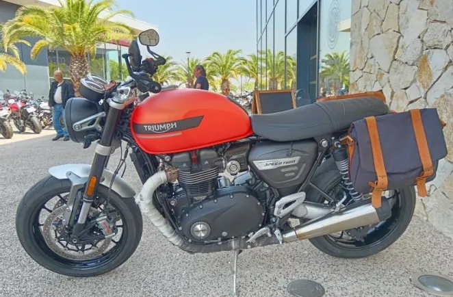 TRIUMPH Speed Twin 1200 + sacoches