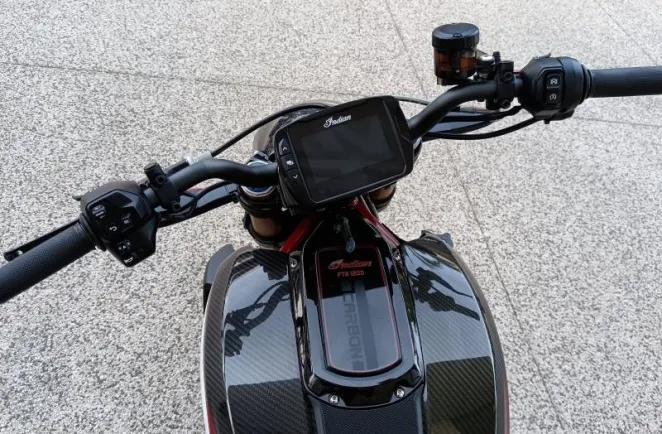 INDIAN 1200 Carbon 2020 Akrapovic