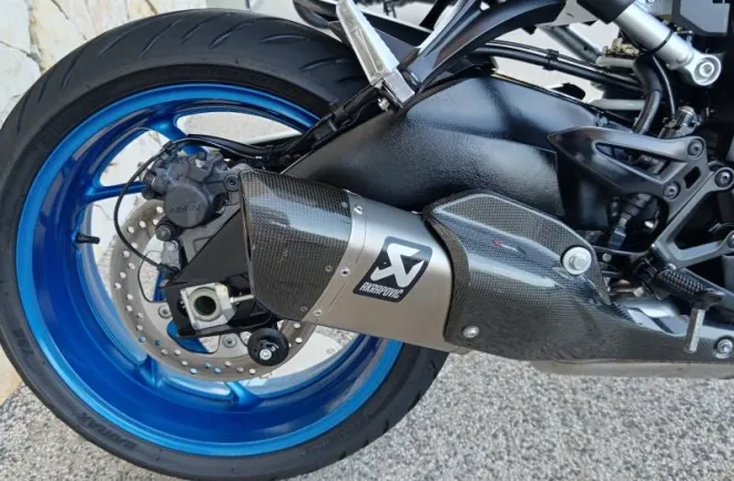 SUZUKI 1000 2023