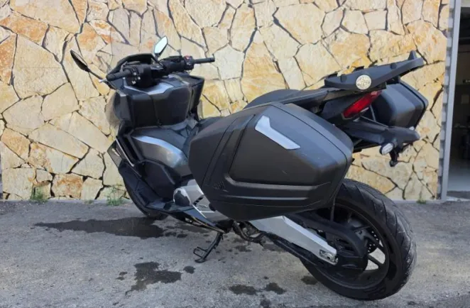 HONDA 750 2024