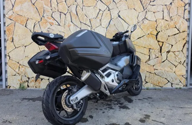HONDA 750 2024